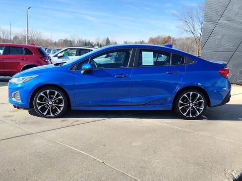 Used 2019 Chevrolet Cruze Premier image 16