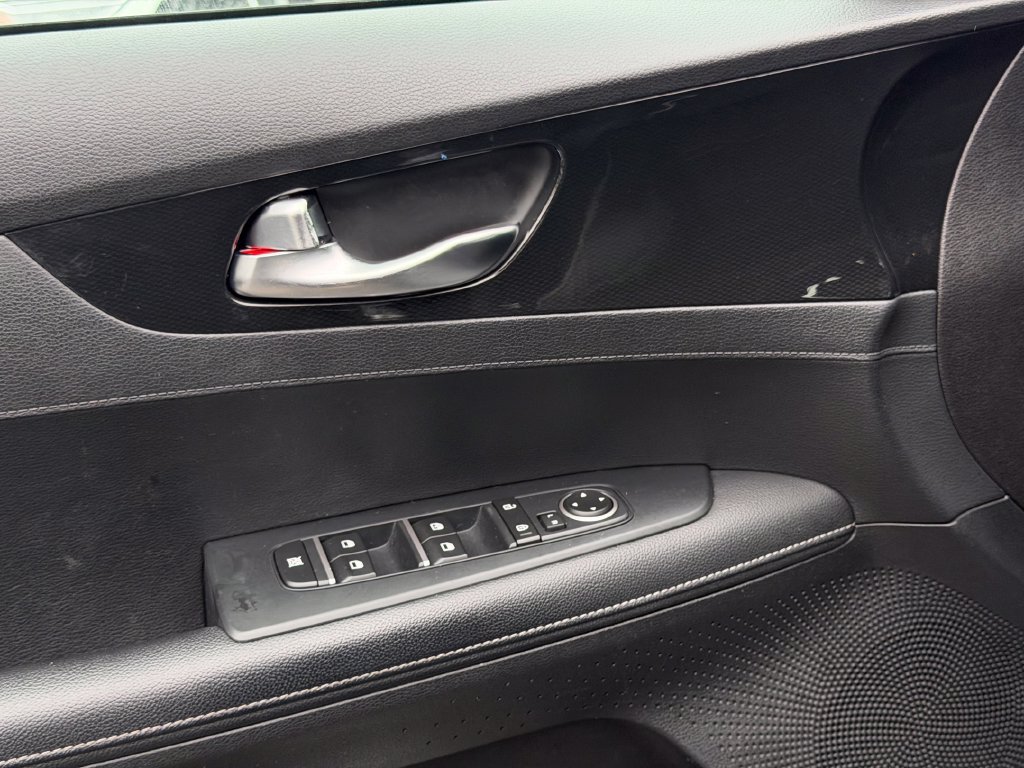 Used 2021 Kia Forte GT-Line w/ GT-Line Premium Package FWD image 11
