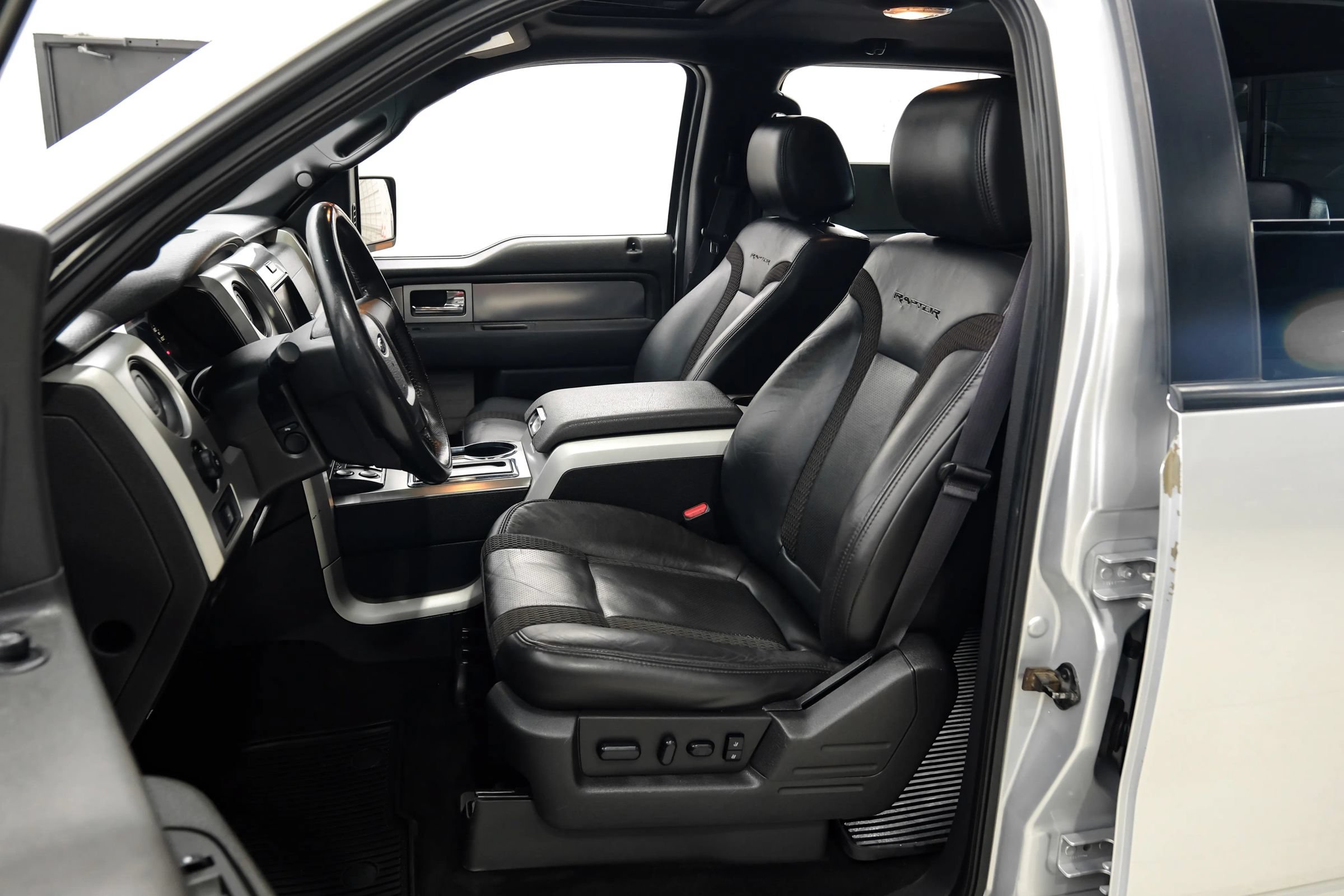 Used 2014 Ford F150 Raptor w/ Equipment Group 801A Luxury AWD/4WD image 36