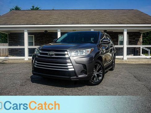 Used 2019 Toyota Highlander LE FWD image 1