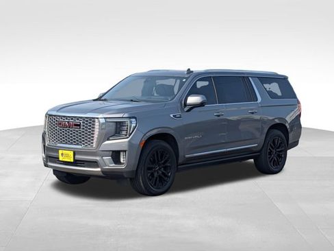 Used 2021 GMC Yukon XL Denali w/ Denali Premium Package AWD/4WD image 3