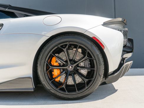 Used 2023 McLaren Artura RWD image 23