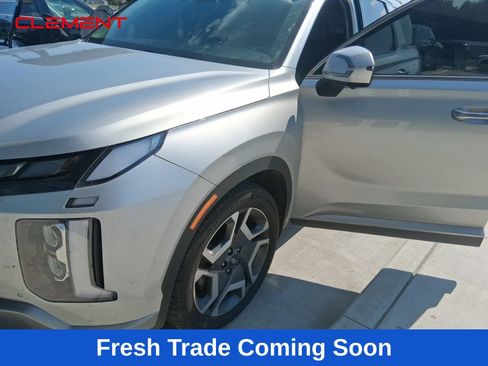 Used 2023 Hyundai Palisade SEL w/ Premium Package FWD image 2