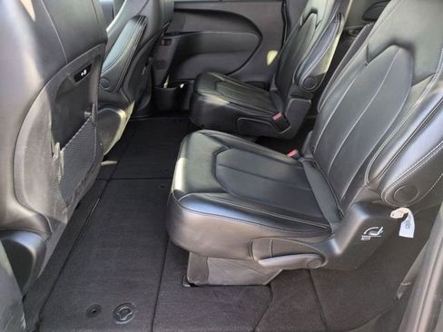 Certified 2025 Chrysler Pacifica Select image 24