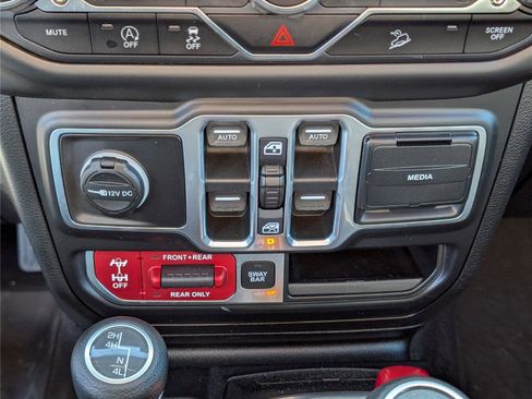 Used 2018 Jeep Wrangler Unlimited Rubicon image 25