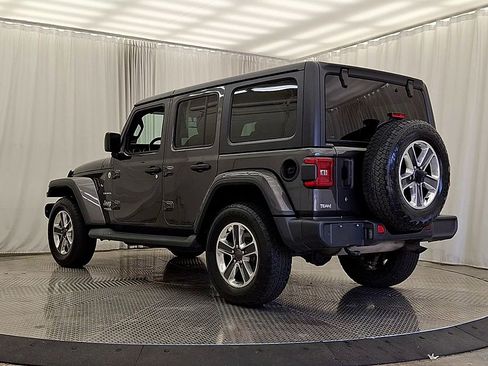 Used 2018 Jeep Wrangler Unlimited Sahara w/ Cold Weather Group AWD/4WD image 12