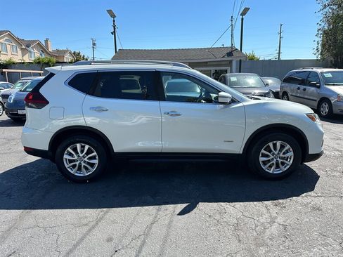 Used 2019 Nissan Rogue SV FWD image 4