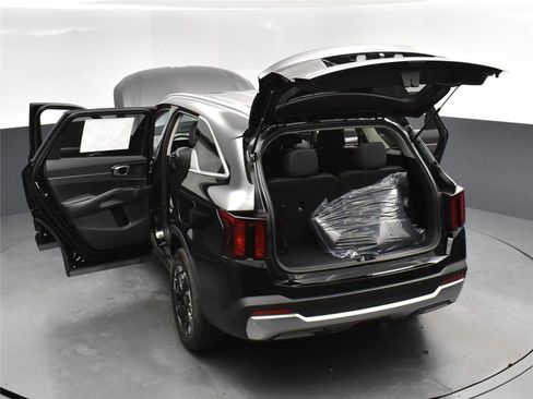 Used 2025 Kia Sorento S image 15