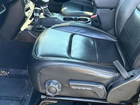 Used 2019 Jeep Wrangler Unlimited Sahara w/ Uconnect 4C Nav & Sound Group image 12