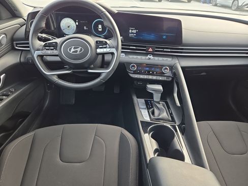 Used 2025 Hyundai Elantra SEL FWD image 30