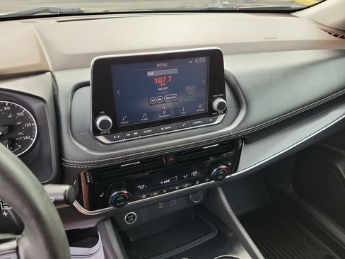 Used 2021 Nissan Rogue SV w/ Premium Package image 29