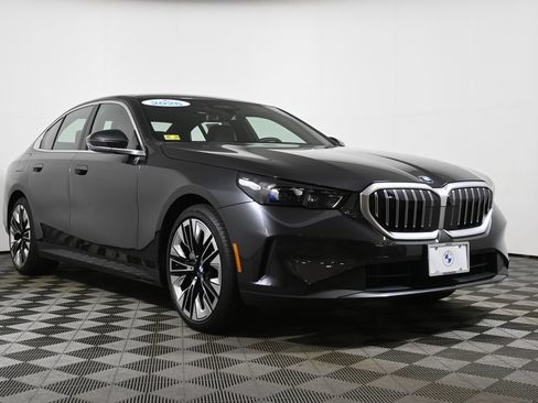 Used 2026 BMW 530i xDrive AWD/4WD image 9