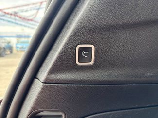 Used 2025 Chrysler Pacifica Pinnacle video 4