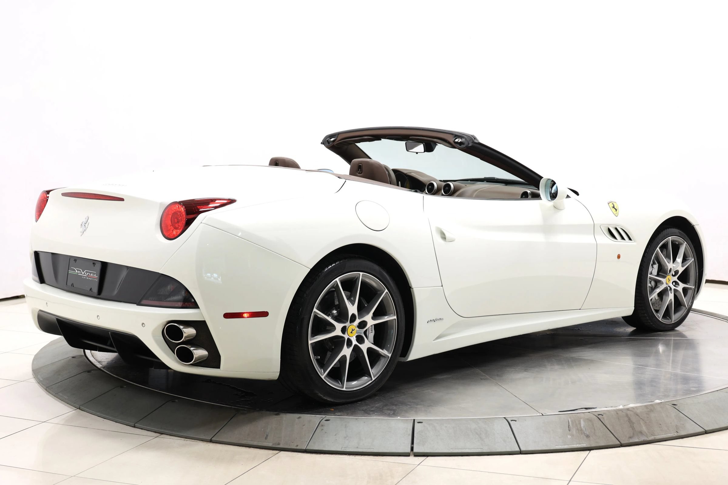 Used 2010 Ferrari California RWD image 80