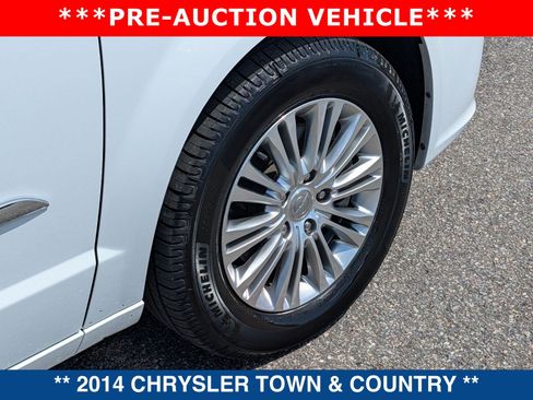 Used 2014 Chrysler Town & Country Touring-L FWD image 13