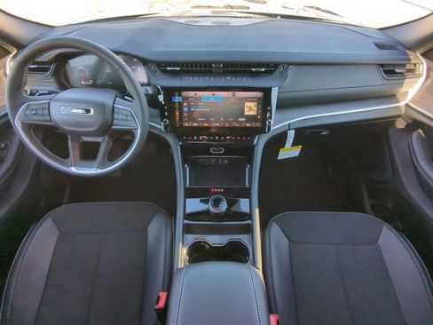 New 2026 Jeep Grand Cherokee Altitude image 18