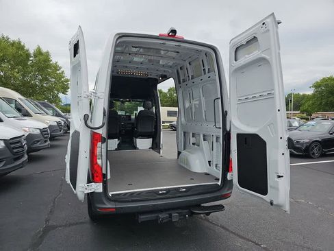 Used 2024 Mercedes-Benz Sprinter 2500 image 9