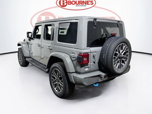 Used 2023 Jeep Wrangler Unlimited Sahara AWD/4WD image 8
