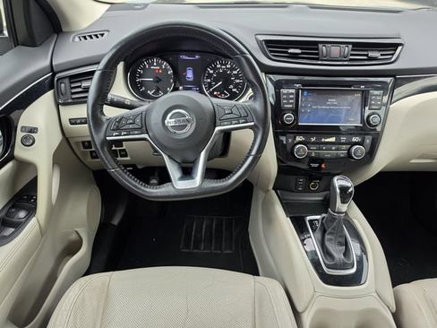 Used 2017 Nissan Rogue Sport SL FWD image 9
