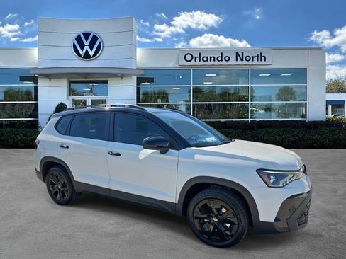 New 2026 Volkswagen Taos SE image 1