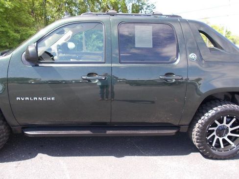 Used 2013 Chevrolet Avalanche LS image 6