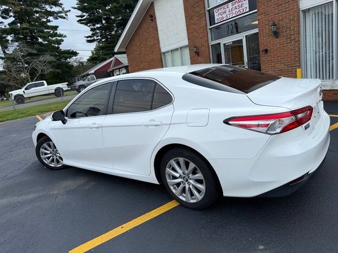 Used 2018 Toyota Camry LE FWD image 6