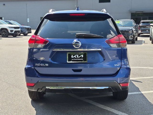 Used 2020 Nissan Rogue SV w/ Premium Package FWD image 4