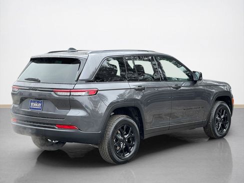 New 2025 Jeep Grand Cherokee Altitude RWD image 8