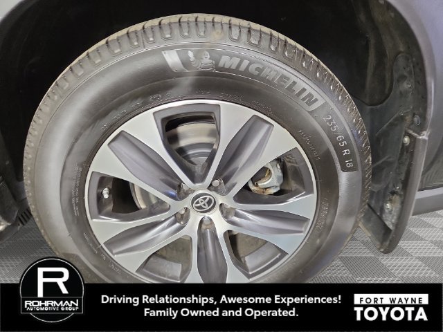 Used 2022 Toyota Highlander XLE FWD image 11