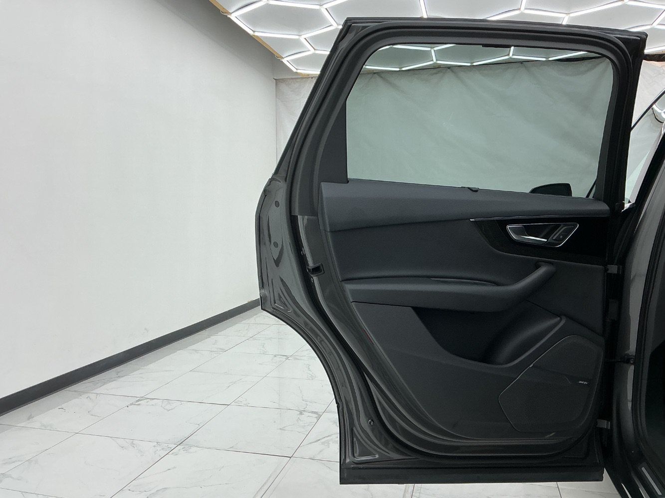 Used 2018 Audi Q7 3.0T Premium Plus w/ Premium Plus Package AWD/4WD image 24