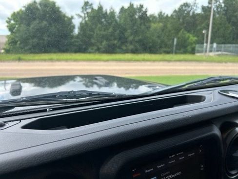 Used 2018 Jeep Wrangler Unlimited Sport S AWD/4WD image 23