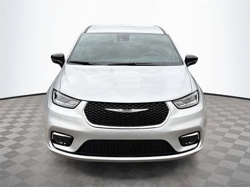 New 2026 Chrysler Pacifica Select image 2