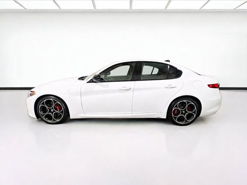 Used 2023 Alfa Romeo Giulia Veloce RWD image 24