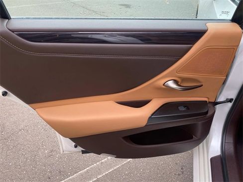 Used 2019 Lexus ES 350 w/ Premium Package image 10