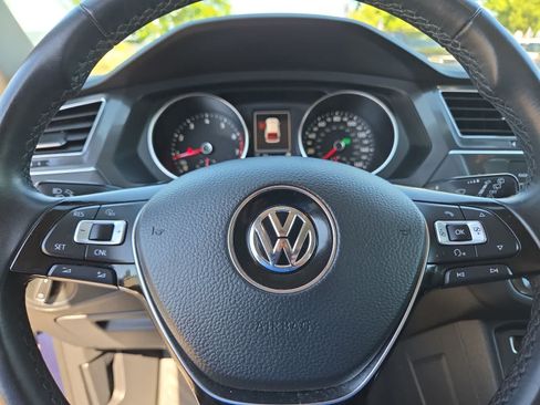 Used 2018 Volkswagen Tiguan SE AWD/4WD image 23