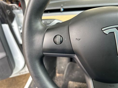 Used 2020 Tesla Model 3 Standard Range Plus image 16