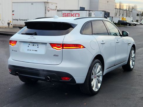 Used 2017 Jaguar F-PACE R-Sport image 4