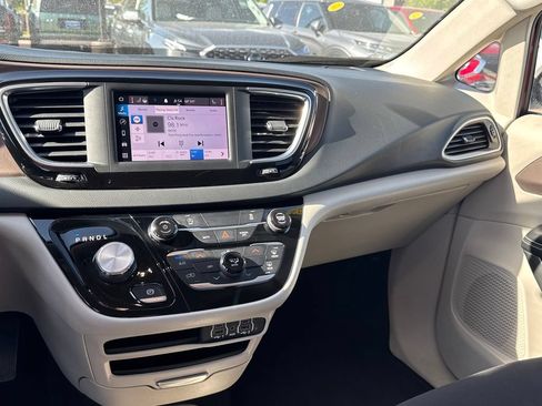 Used 2022 Chrysler Voyager LX FWD image 31