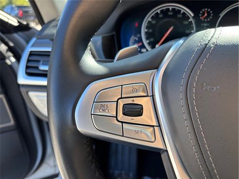 Used 2019 BMW 740i image 28
