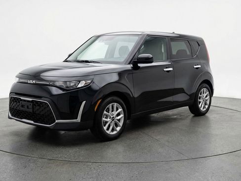 Used 2025 Kia Soul LX w/ LX Technology Package FWD image 3
