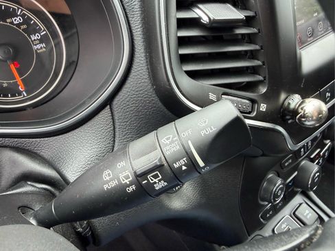 Used 2019 Jeep Cherokee Latitude Plus w/ Cold Weather Group image 30