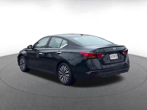 Used 2025 Nissan Altima 2.5 SV image 11