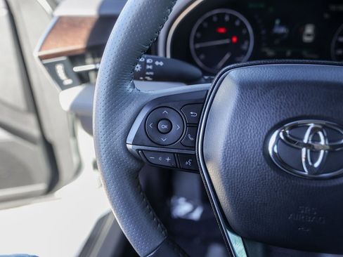 Used 2020 Toyota Avalon Limited image 16