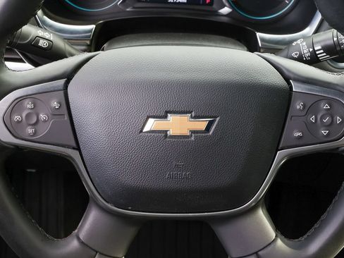 Used 2023 Chevrolet Traverse LT FWD image 9