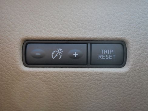 Used 2015 Nissan Rogue S image 29