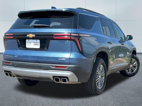 Used 2025 Chevrolet Traverse LT AWD/4WD image 2