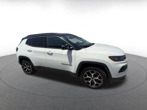 Used 2025 Jeep Compass Limited AWD/4WD image 2
