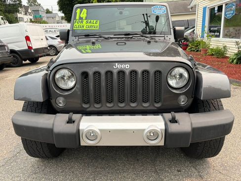 Used 2014 Jeep Wrangler Unlimited Sahara AWD/4WD image 3