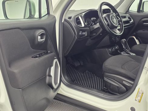 Used 2020 Jeep Renegade Latitude w/ Cold Weather Group AWD/4WD image 27