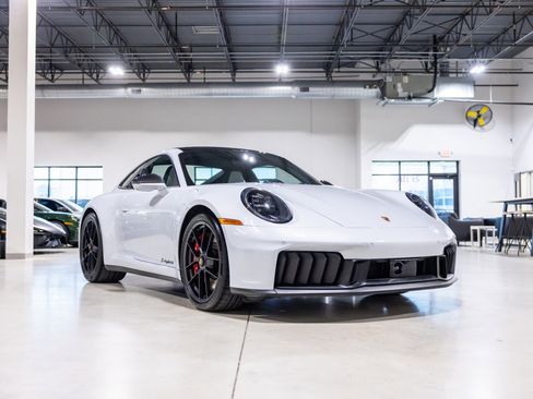 Used 2025 Porsche 911 Carrera 4 GTS image 3